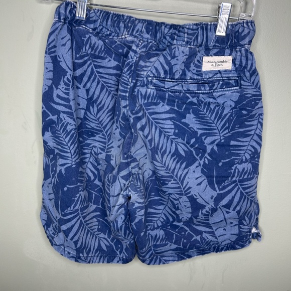 Men's Abercombie & Fitch blue tropical floral drawstring 3 pocket shorts - Picture 2 of 8